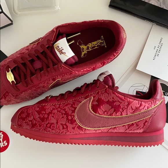 NWT Nike Cortez special edition red - Picture 4 of 9